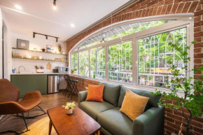 2 bedrooms - street view -5 mins to Old Quarter